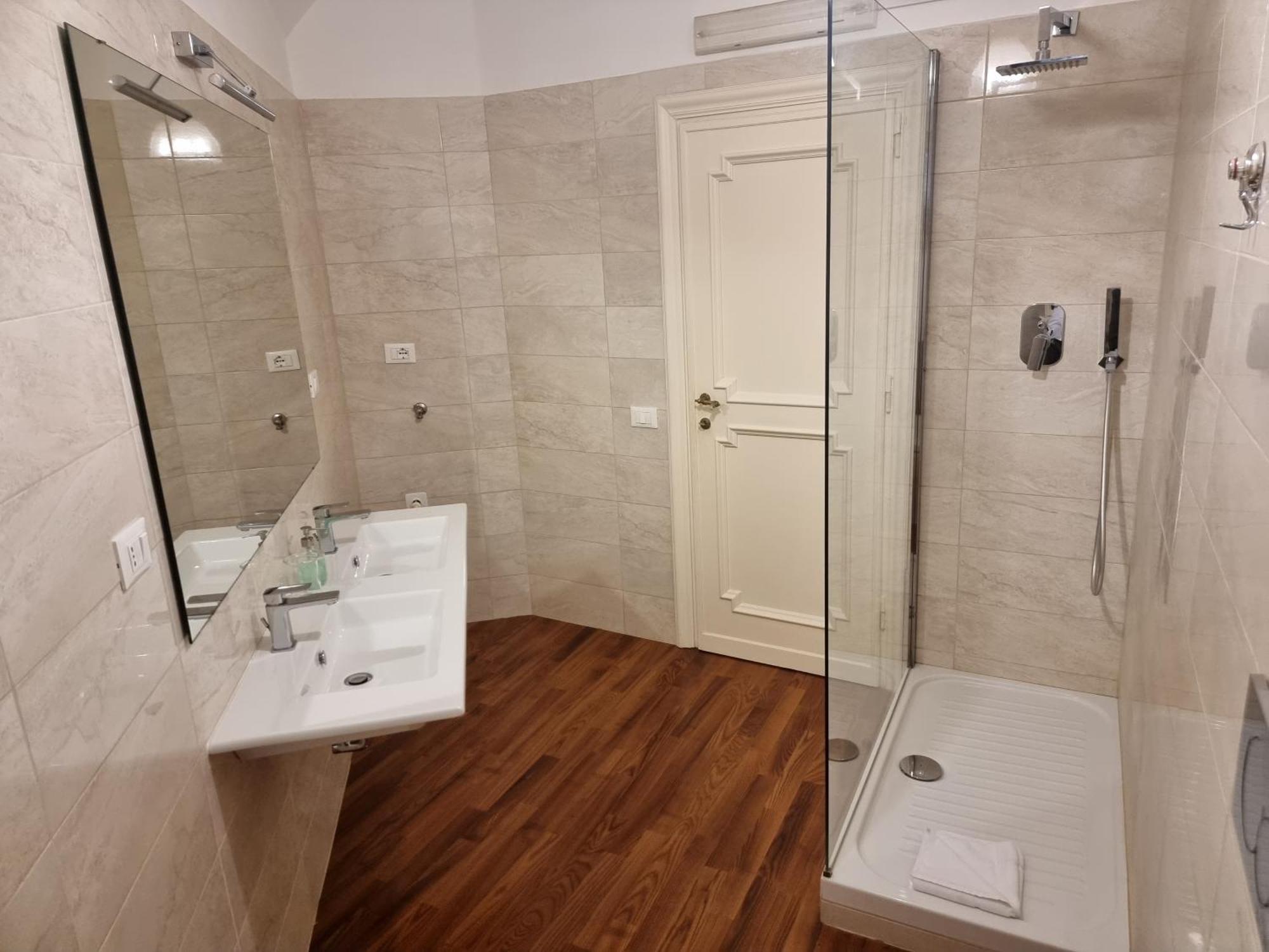 Luxury 2 Bedroom Apartment In The Heart Of Roma Exterior photo